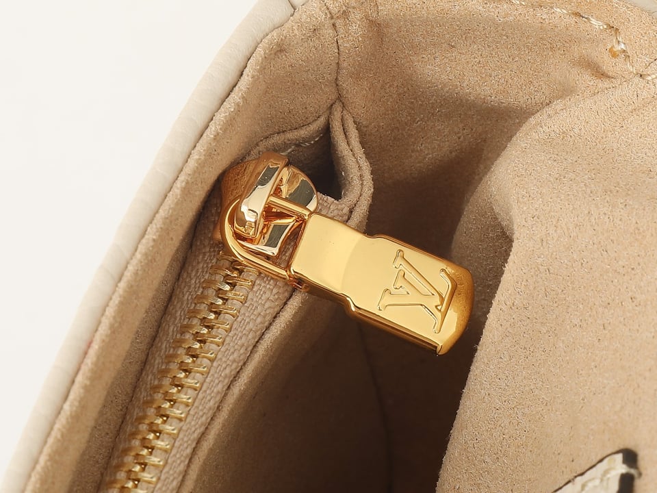 Louis Vuitton Wallet On Chain Ivy Monogram Empreinte Leather Cream view 11