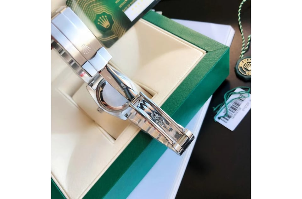 Rolex Oyster Perpetual 31/41mm SS/SS Red/Stk view 10