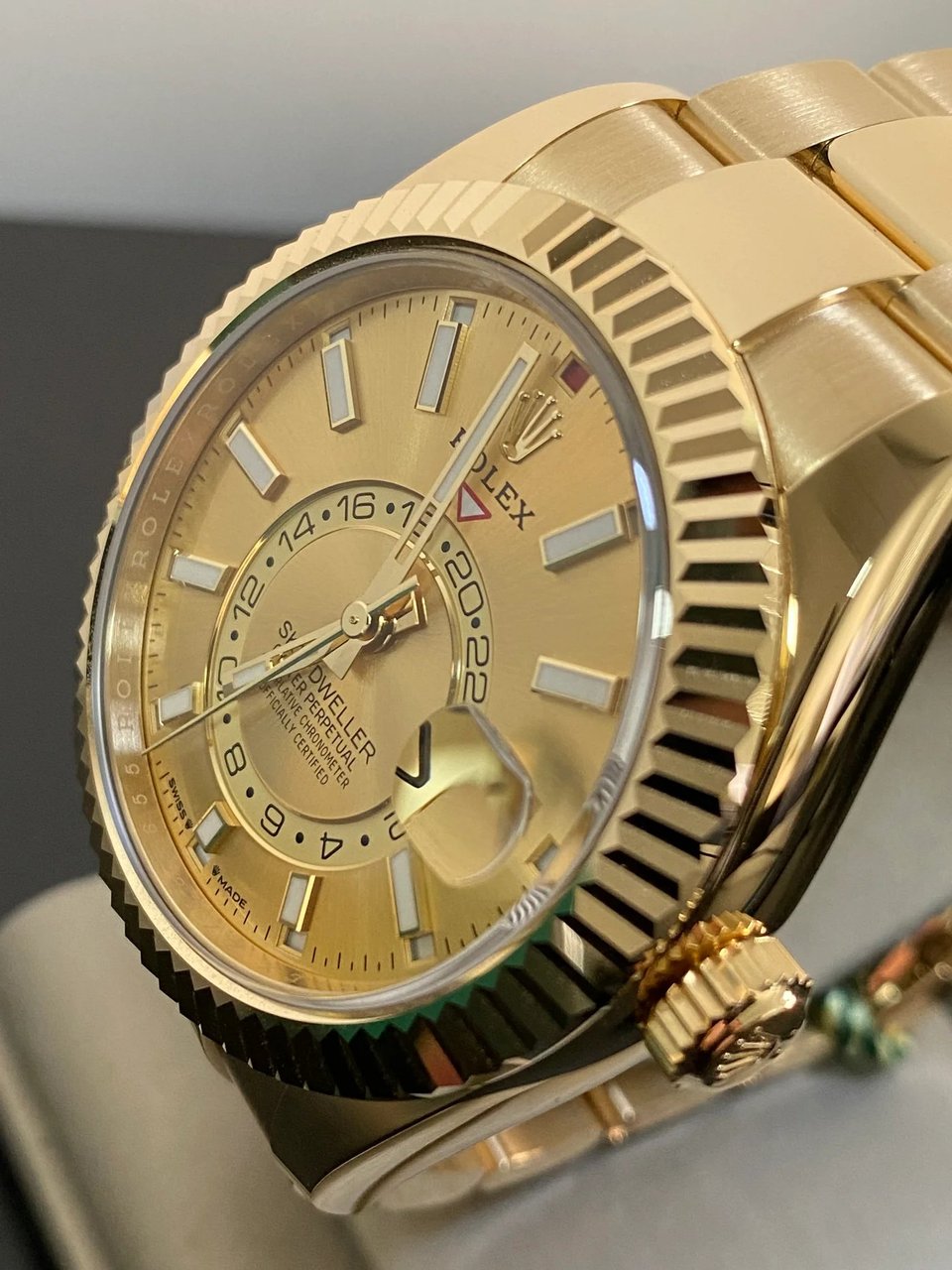 Rolex Sky-Dweller 42 mm Champagne Dial 336938 view 4