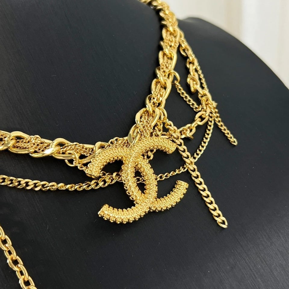 Chanel Cc Necklace Gold view 2