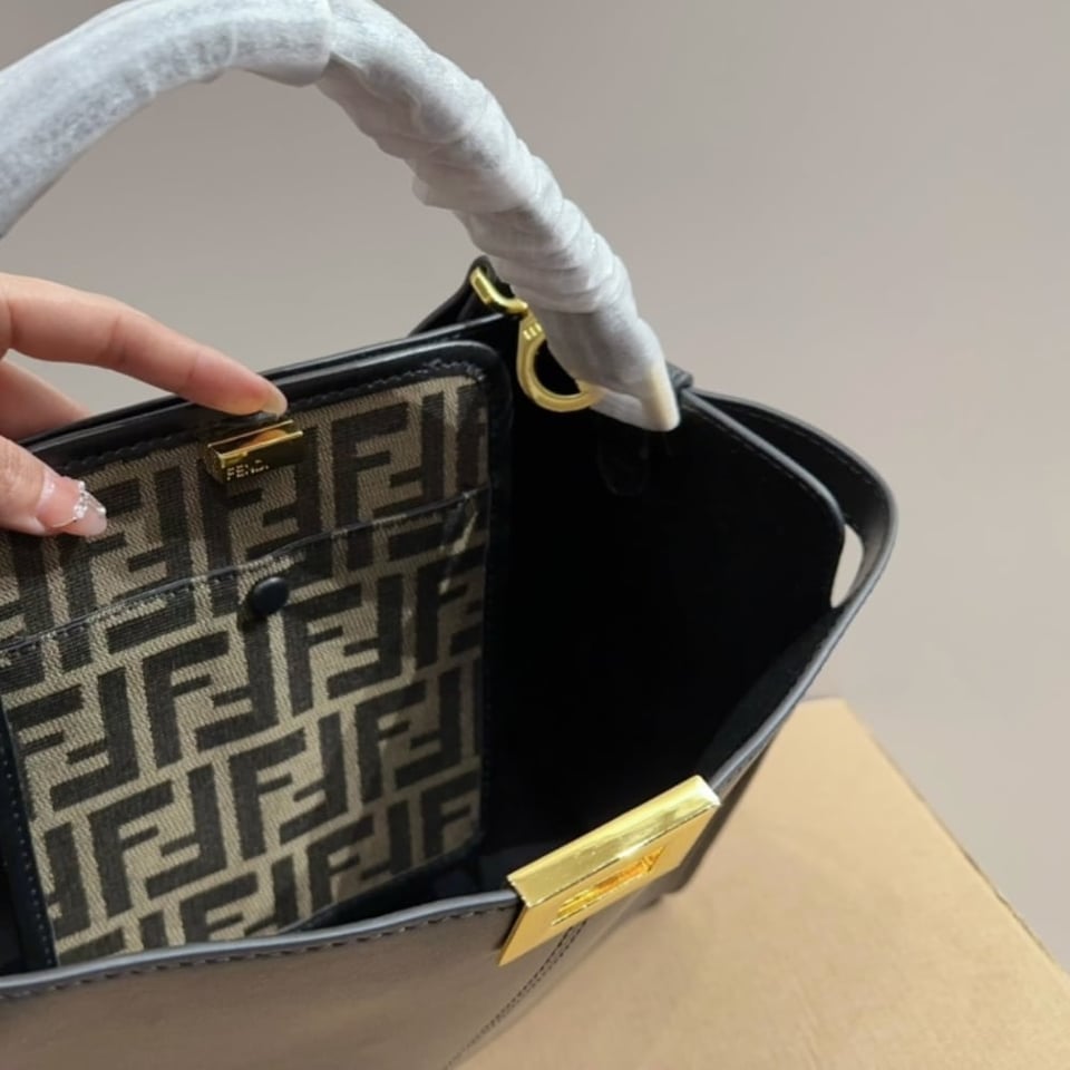 Fendi Peekaboo X Lite Medium Black 29Cm view 8