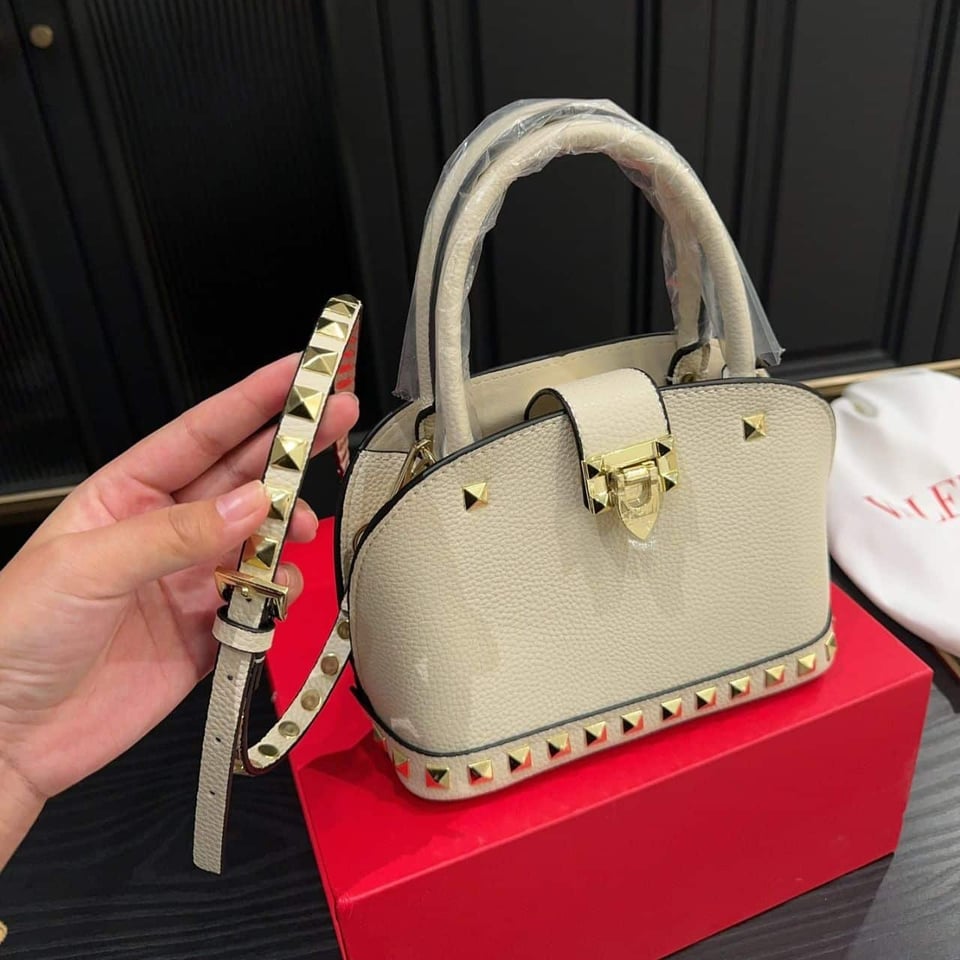 Valentino Garavani Rockstud Handbag In Grainy White 21Cm view 4