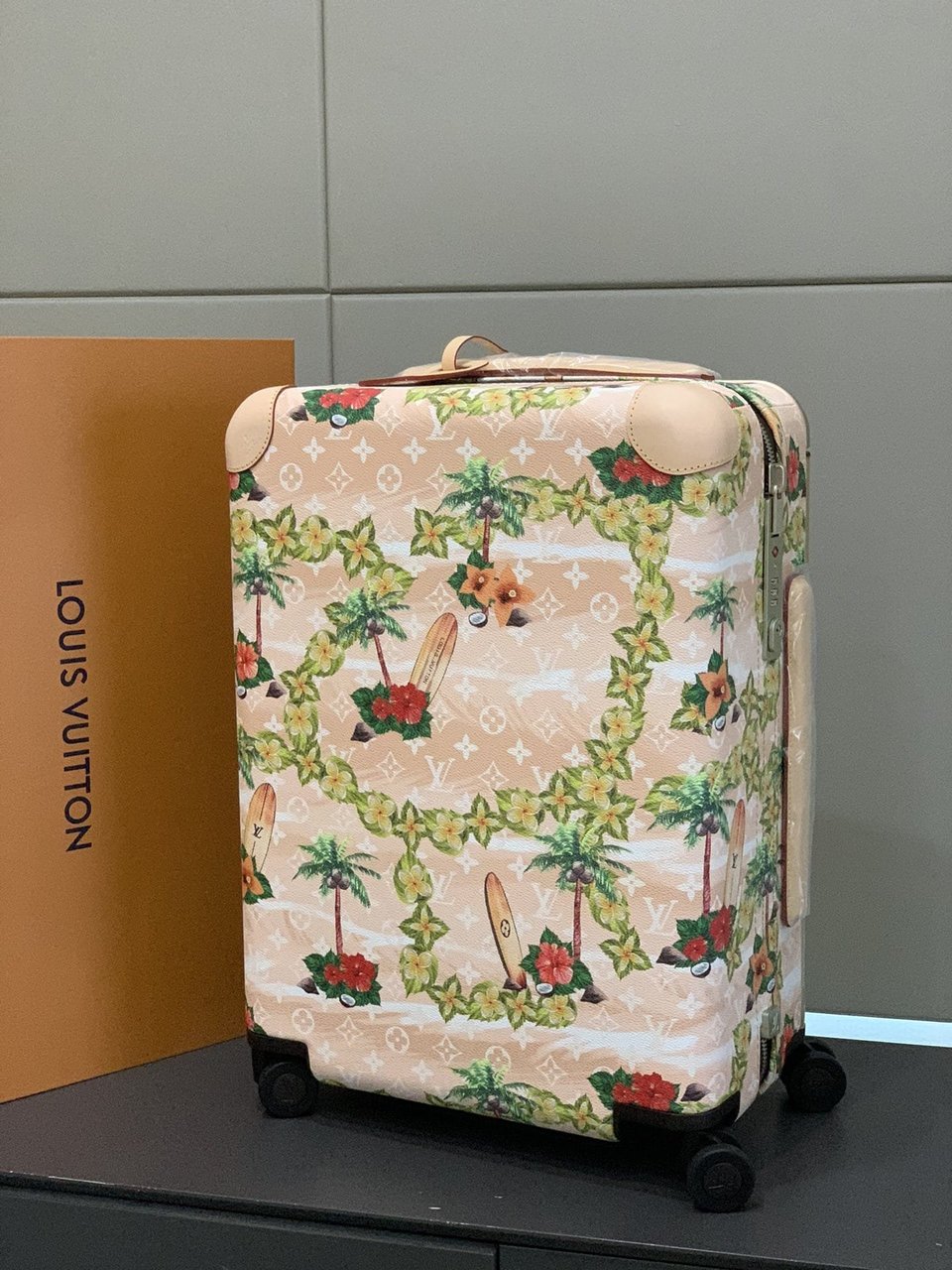 Louis Vuitton Horizon 55 Suitcase Monogram Surfin Coated Canvas Sand 55Cm M24798 view 6