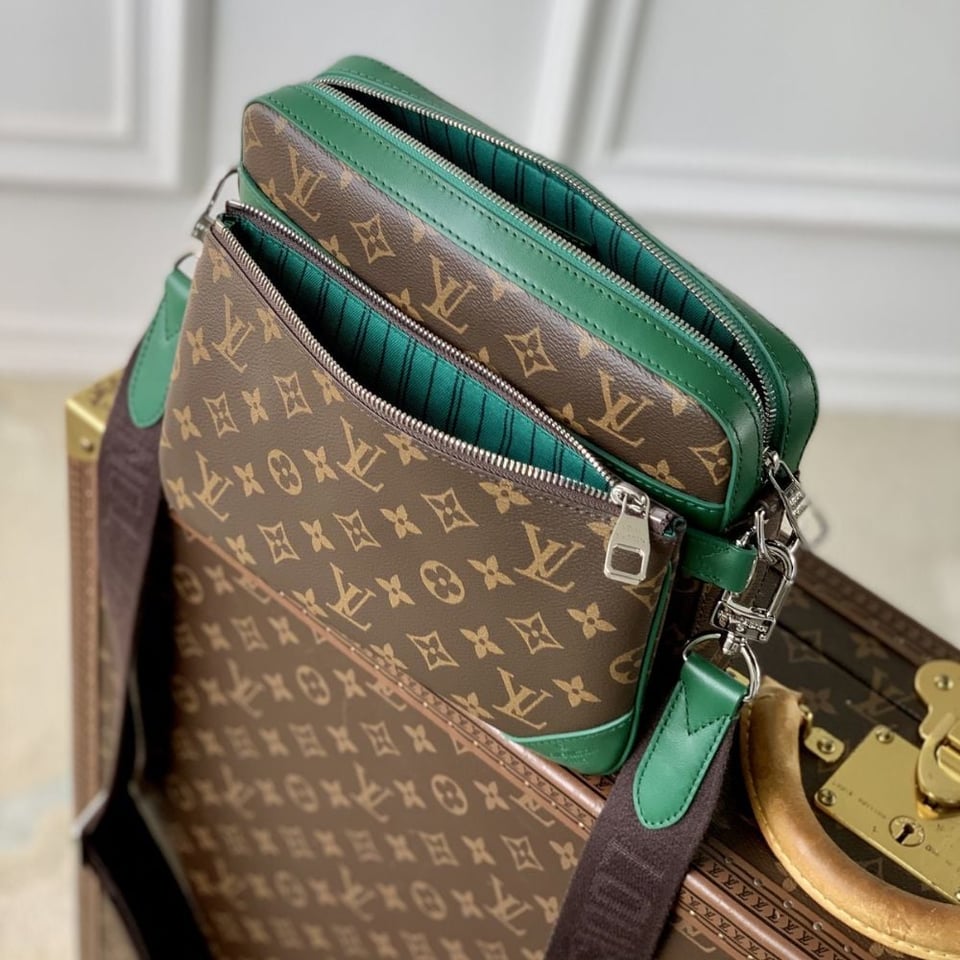 Louis Vuitton Trio Messenger Bag Green 25Cm M12766 view 3