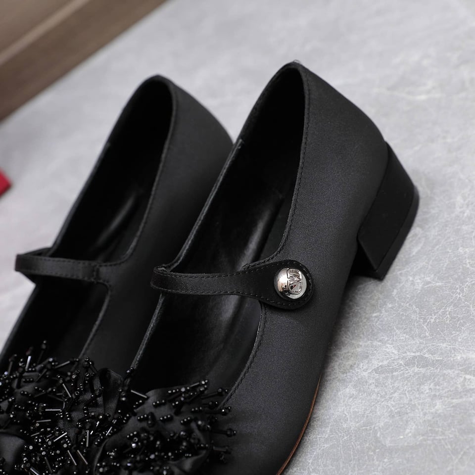 Valentino Garavani Bowjane Black 5W0S0Ki3Puf 0No view 7