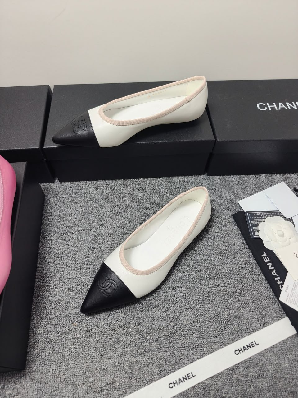 Chanel Pointed-Toe Ballerina Flats / Calfskin &amp; Grosgrain G39786 view 9