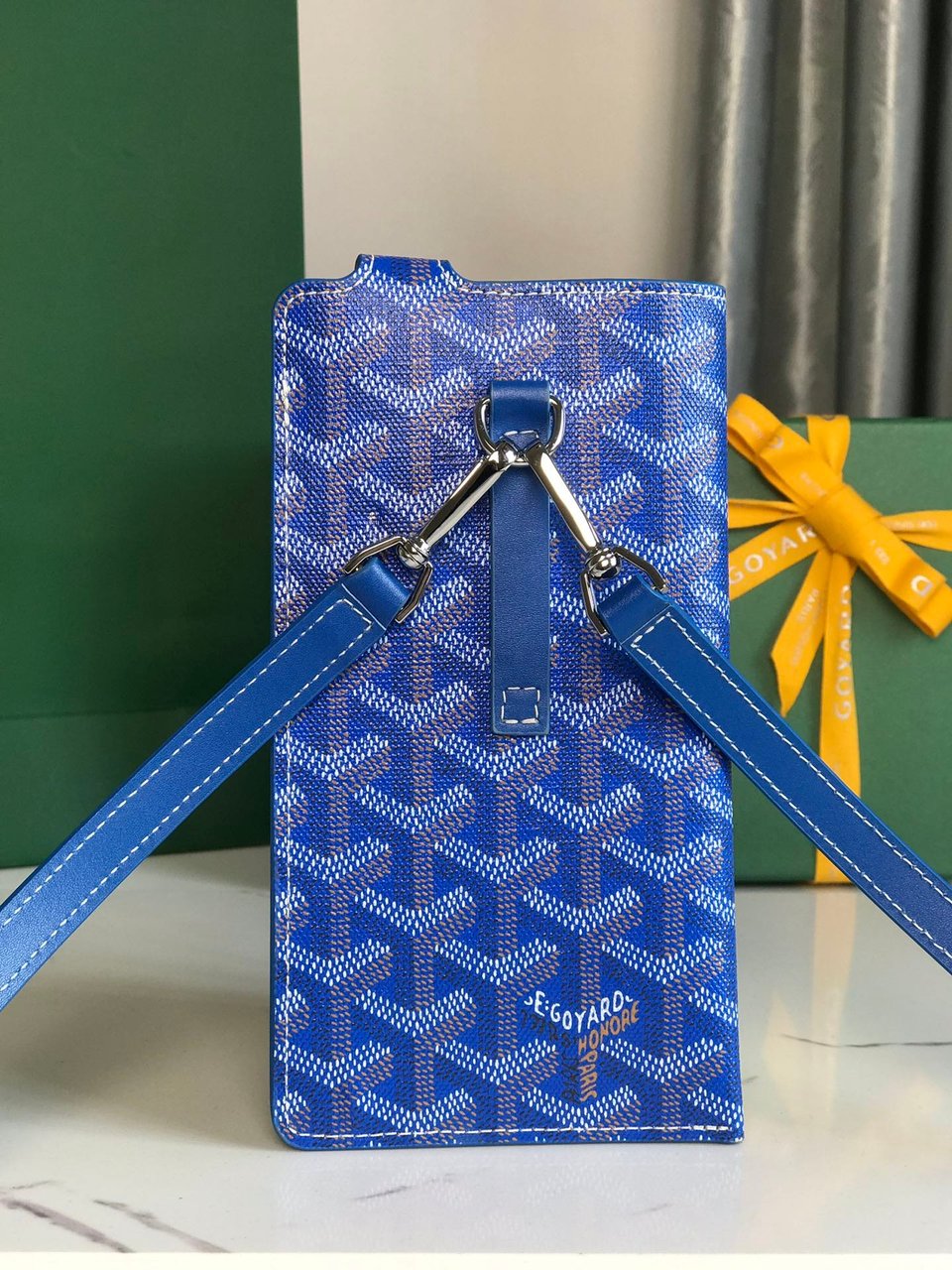 Goyard Montmartre Gm Case 18 Cm Sapphire Blue Goyardine Canvas view 4