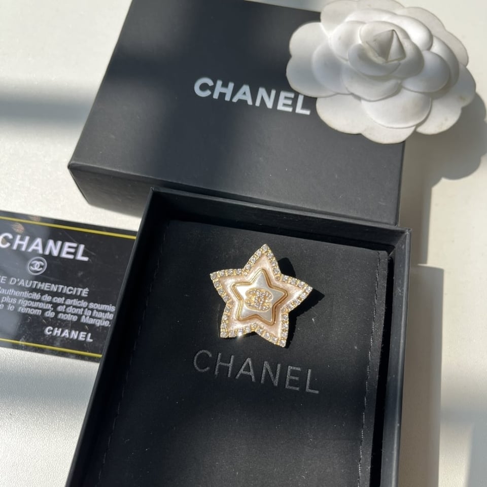 Chanel Cc Star Brooch Gold view 5