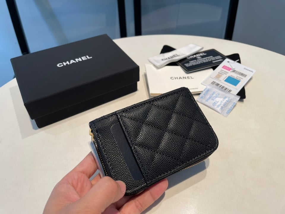 Chanel Zipped Coin Purse 11 Black Grained Calfskin view 6