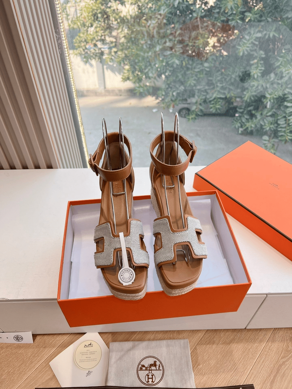 Hermès Elda Espadrille in White Fabric and Bronze Brown Calfskin view 10
