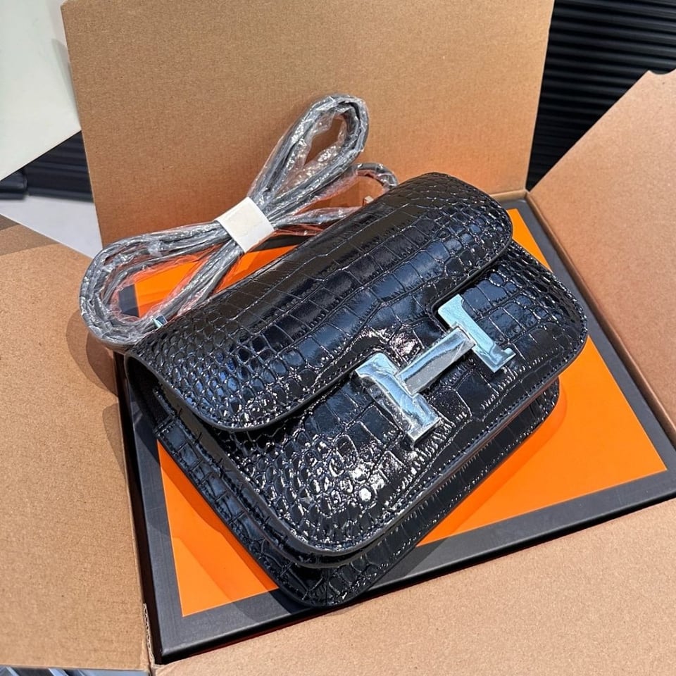 Hermès Mini Constance 19 Shiny Alligator Black Palladium Hardware 19cm / 7.5in view 3