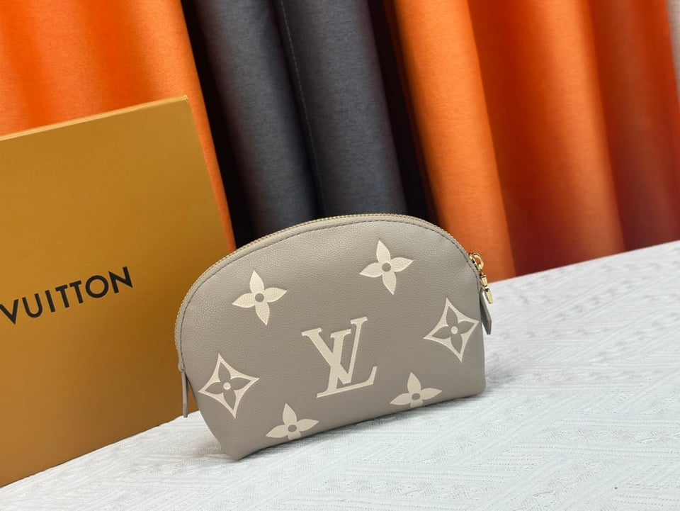 Louis Vuitton Cosmetic Pouch Pm Creme 17Cm M45951 view 8