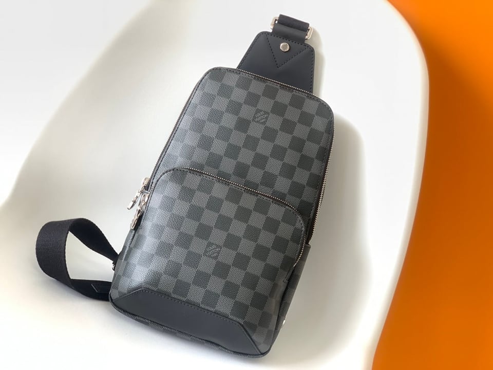 Louis Vuitton Avenue Slingbag Damier Infini Onyx Silver 31Cm N40097 Bag For Men view 4