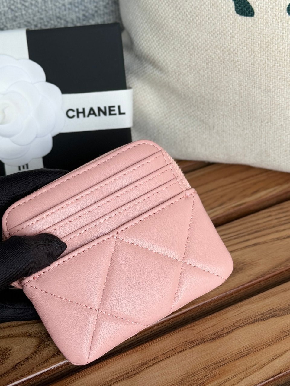 Chanel 19 Zipped Coin Purse 11Cm Pink Lambskin Gold Hardware view 3
