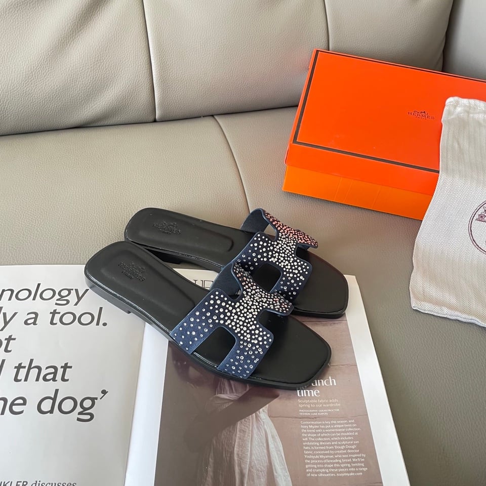 Hermes Oran Sandal Jean In Black Grey view 4