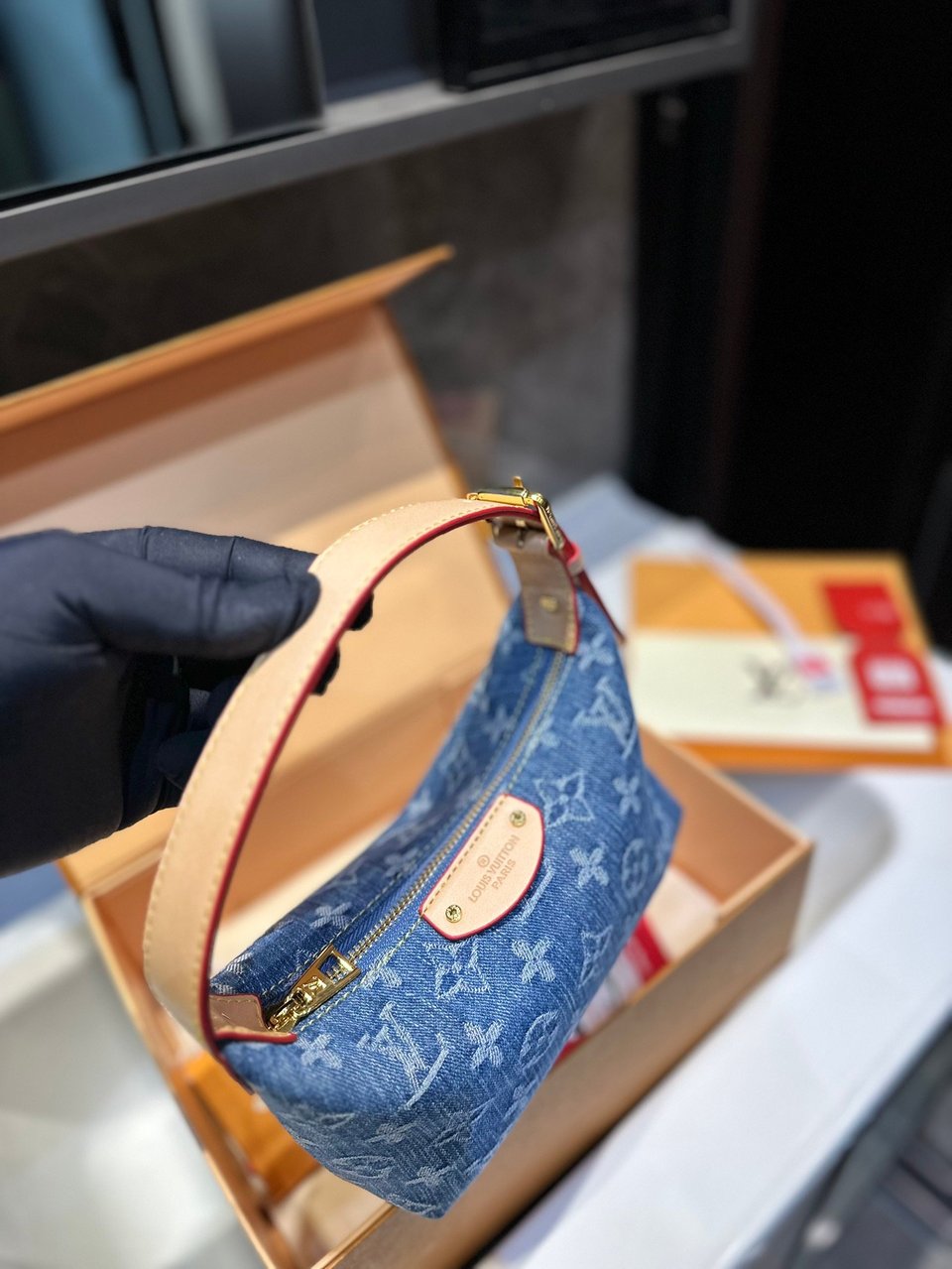 Louis Vuitton Hills Pochette Denim Blue 24Cm M82949 view 7