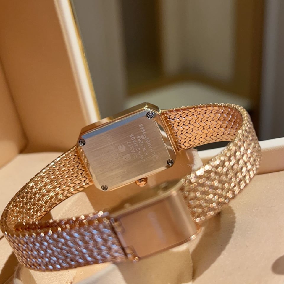 Chanel Première Diamond Mesh Watch Green Dial view 4