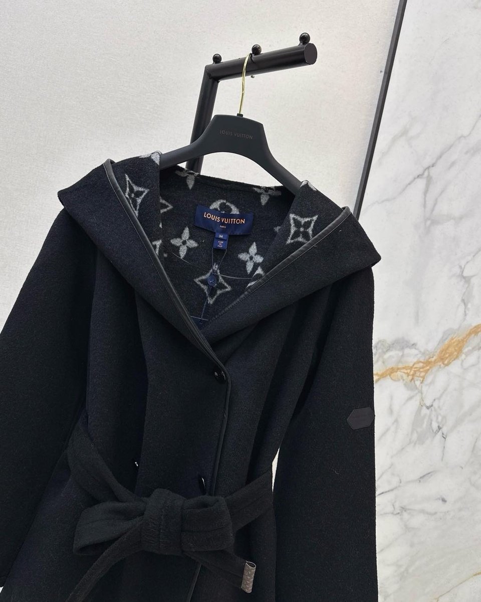 Louis Vuitton Black Coat Clothes view 6