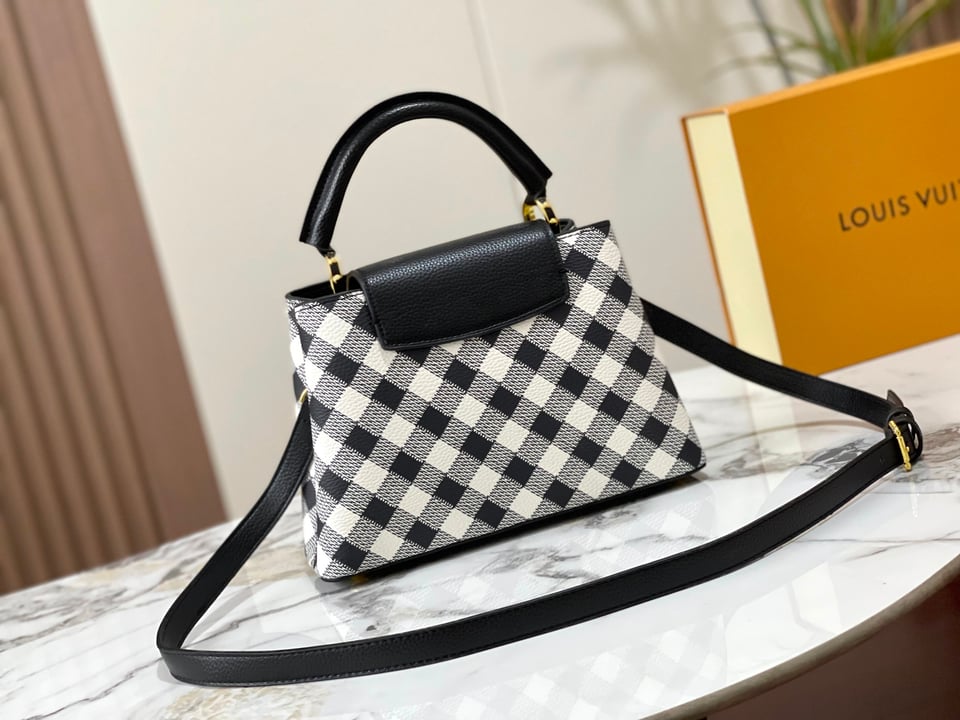 Louis Vuitton Capucines Black 32Cm M20716 view 5