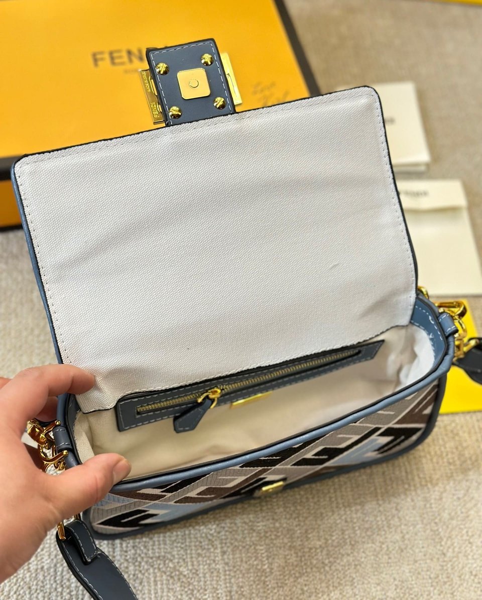 Fendi Baguette Ff Embroidered Shoulder Bag Multicolor 26Cm view 10