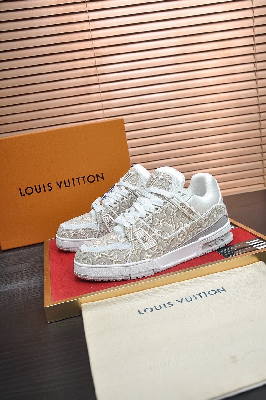 Louis Vuitton Trainer Sneakers Beige 1AKKJB view 3