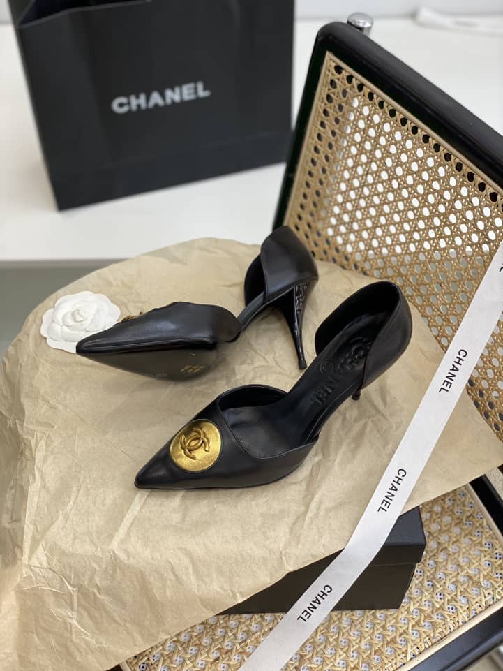 Chanel Cc Logo Heels In Black view 4