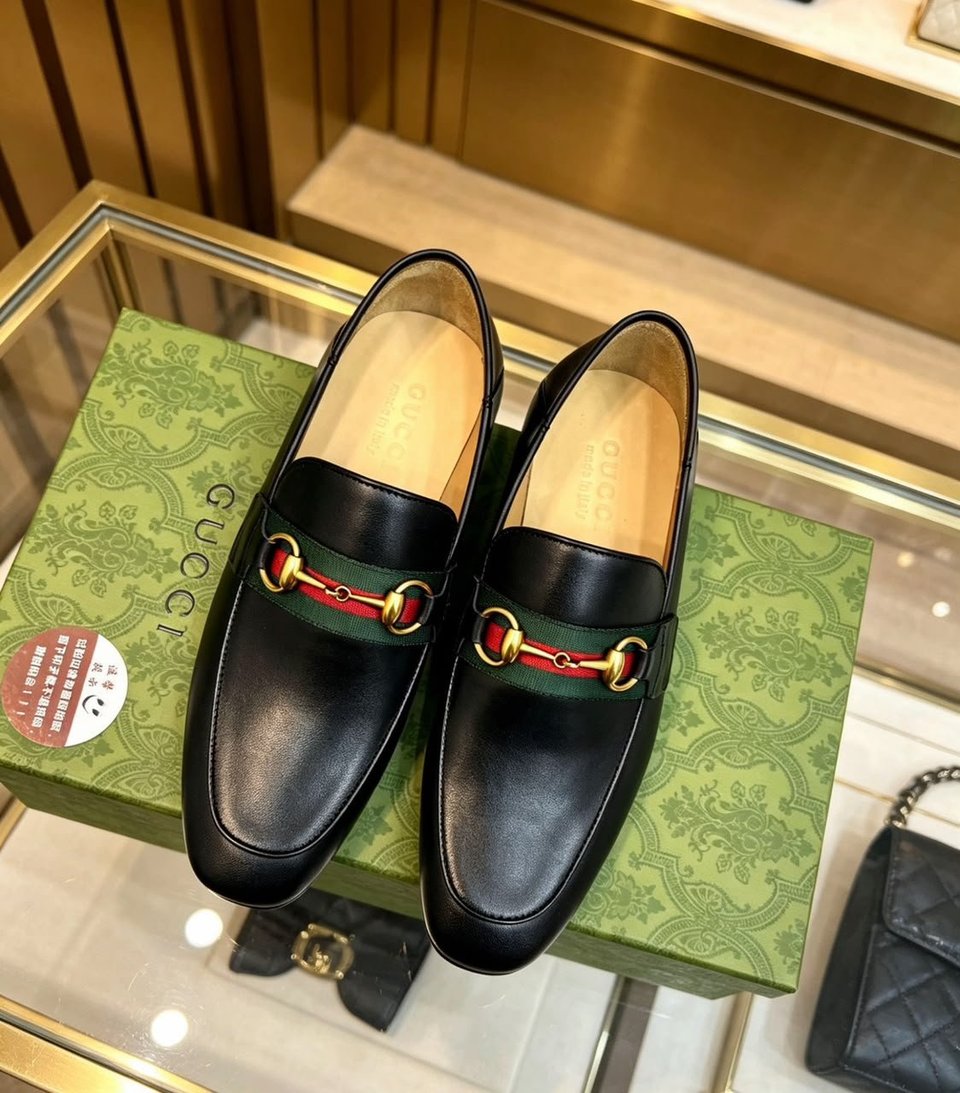 Gucci GG Horsebit Logo Loafer Shoes Black For Men view 2