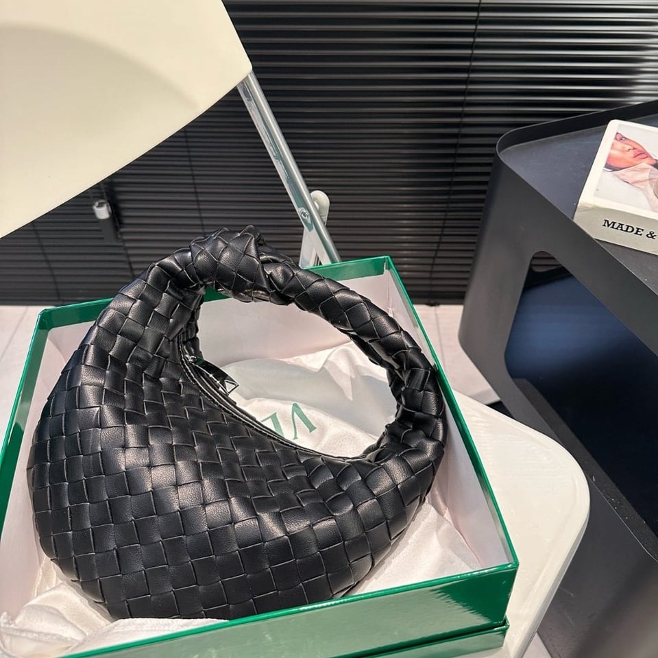 Bottega Veneta Jodie Leather Handle Bag Black 27Cm view 5