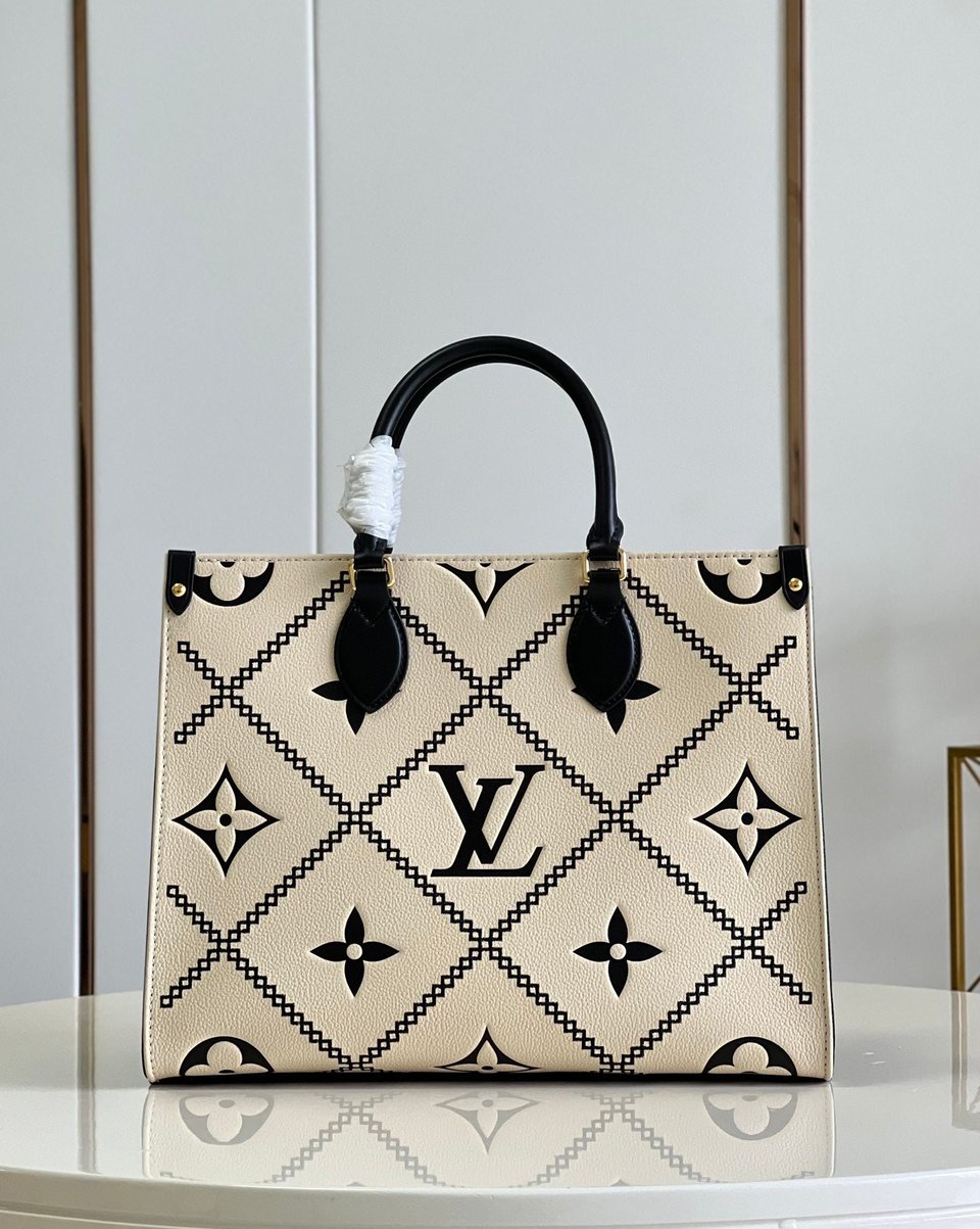Louis Vuitton Onthego MM Tote Monogram Cream Beige Black 35cm view 4