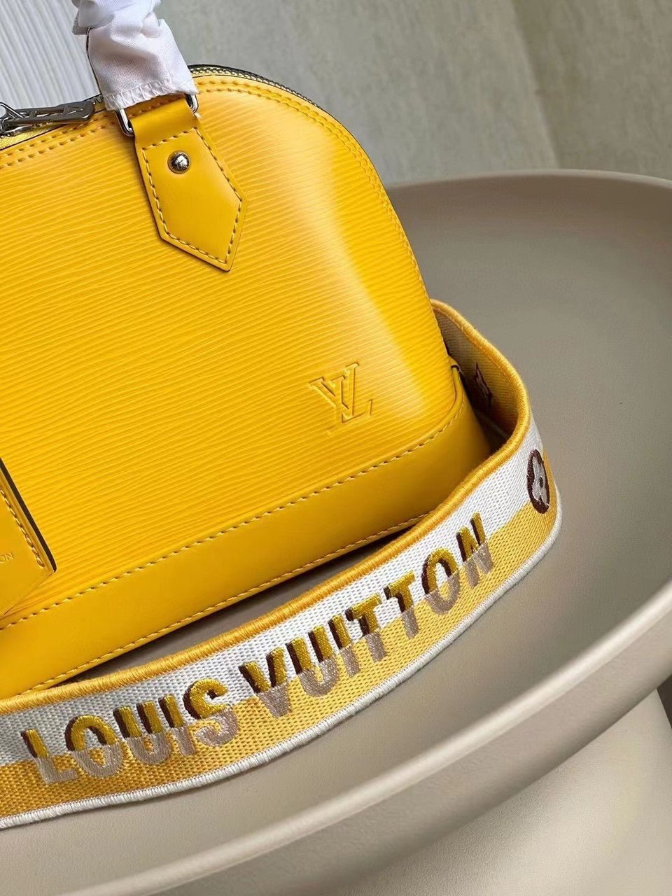 Louis Vuitton Alma Bb 23Cm Sunflower Yellow view 4