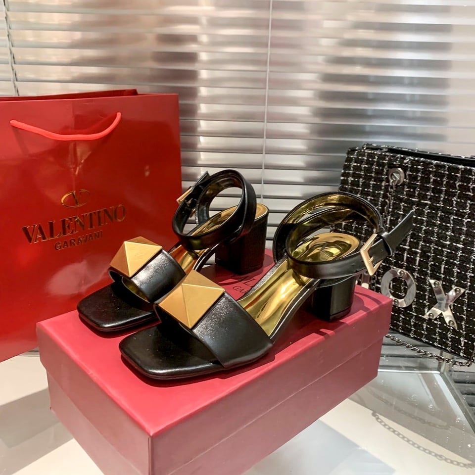 Valentino Garavani One Stud Leather Sandals Black view 9