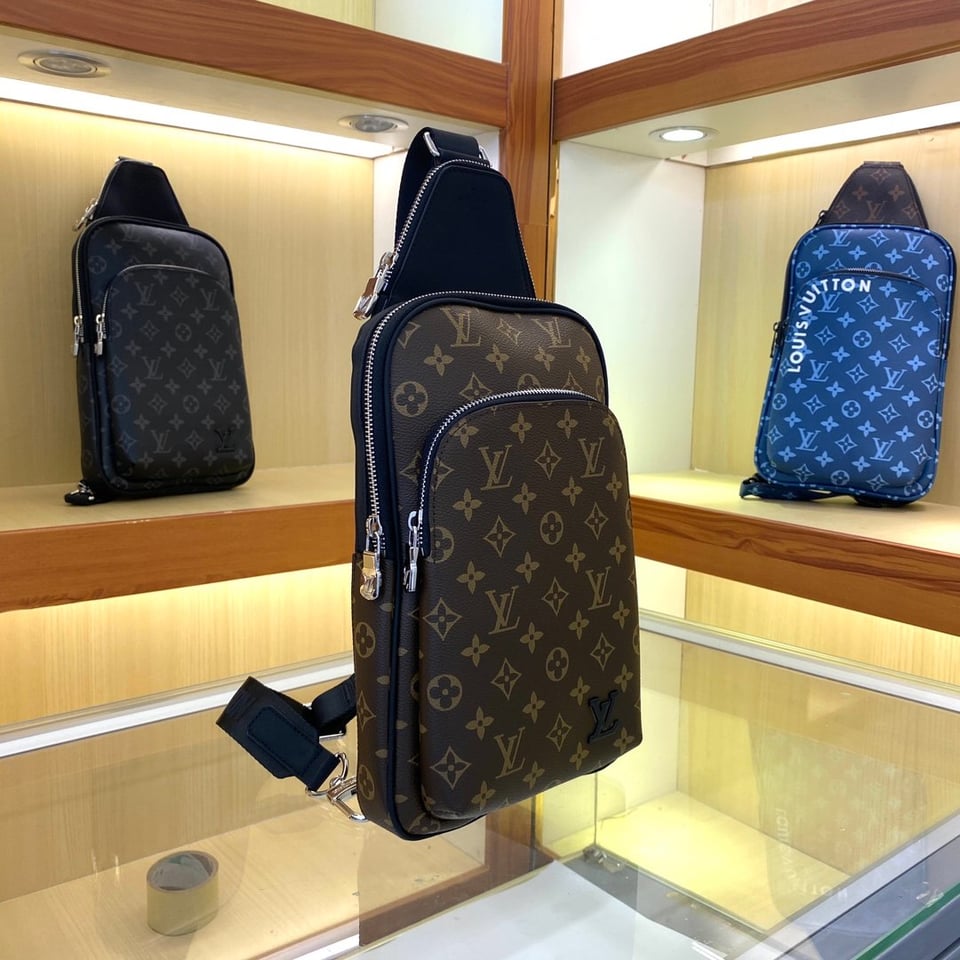 Louis Vuitton Avenue Nm Crossbody Bag Monogram 31Cm M46327 view 5