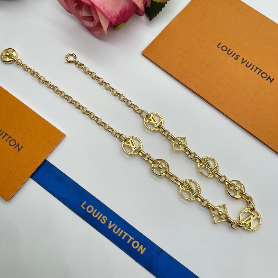 Louis Vuitton Necklace view 6
