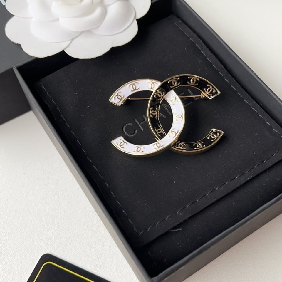 Chanel Cc Brooch Black And White view 4
