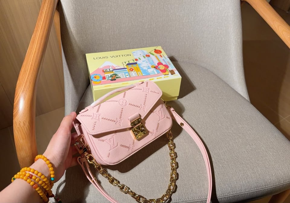 Louis Vuitton Pochette Métis East West 21.5cm M29488 view 10