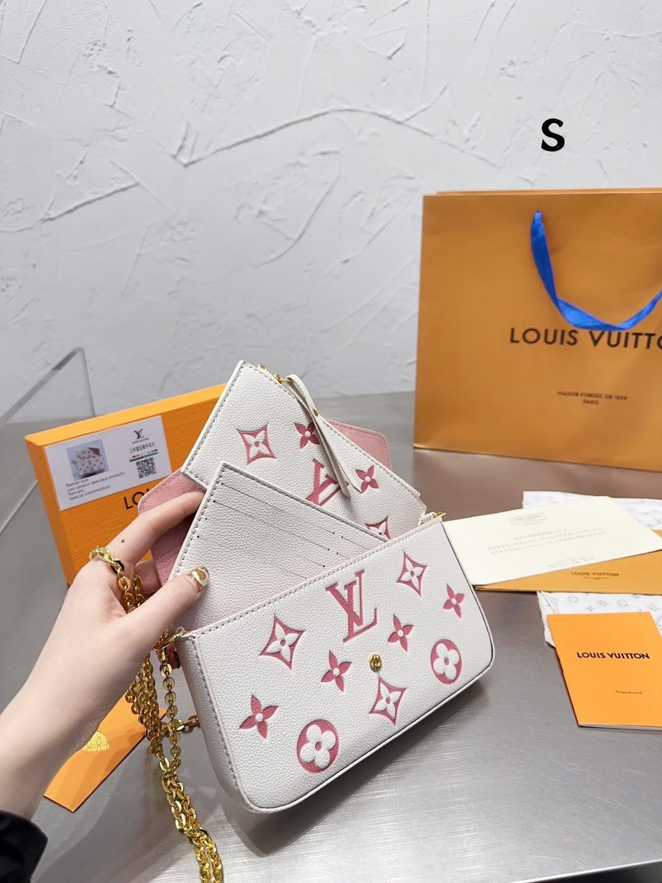 Louis Vuitton Felicie Pochette White And Pink 21Cm M82047 view 5