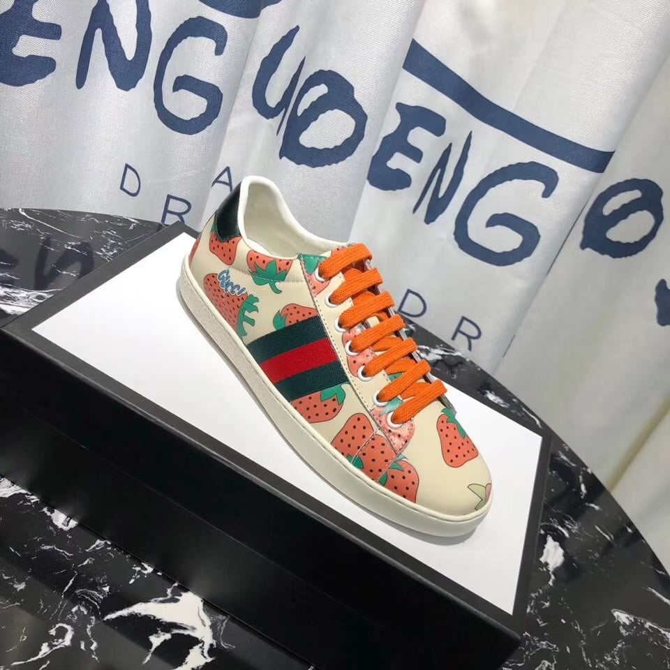 Gucci Ace Leather Sneaker With Strawberry Print 387993 08L30 9262 view 3