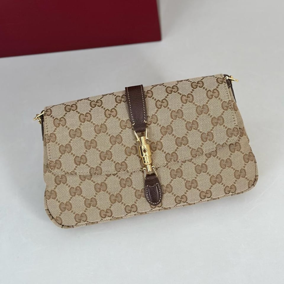 Gucci GG Emblem Medium view 5