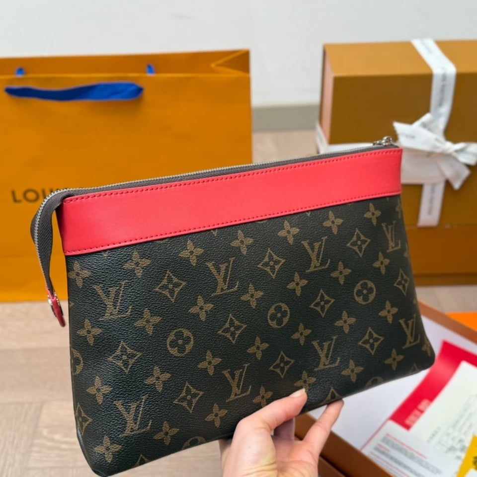 Louis Vuitton Pochette Voyage Souple Bag Pink 29Cm M13356 view 4