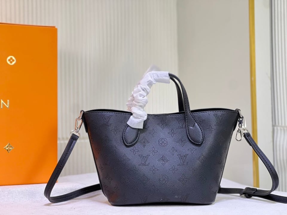 Louis Vuitton Blossom Pm Bag Black 20Cm view 6