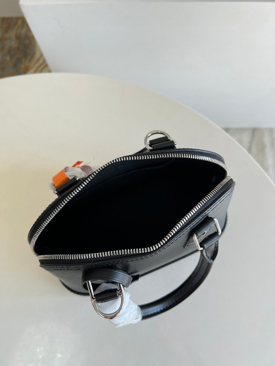 Louis Vuitton Alma Bb 23Cm Black view 5