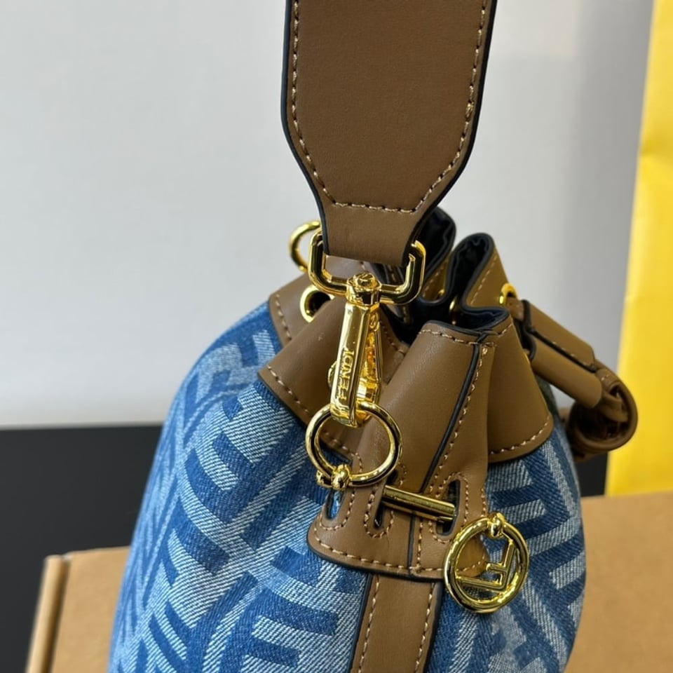 Fendi Mon Tresor Light Blue Ff Denim 12Cm view 4