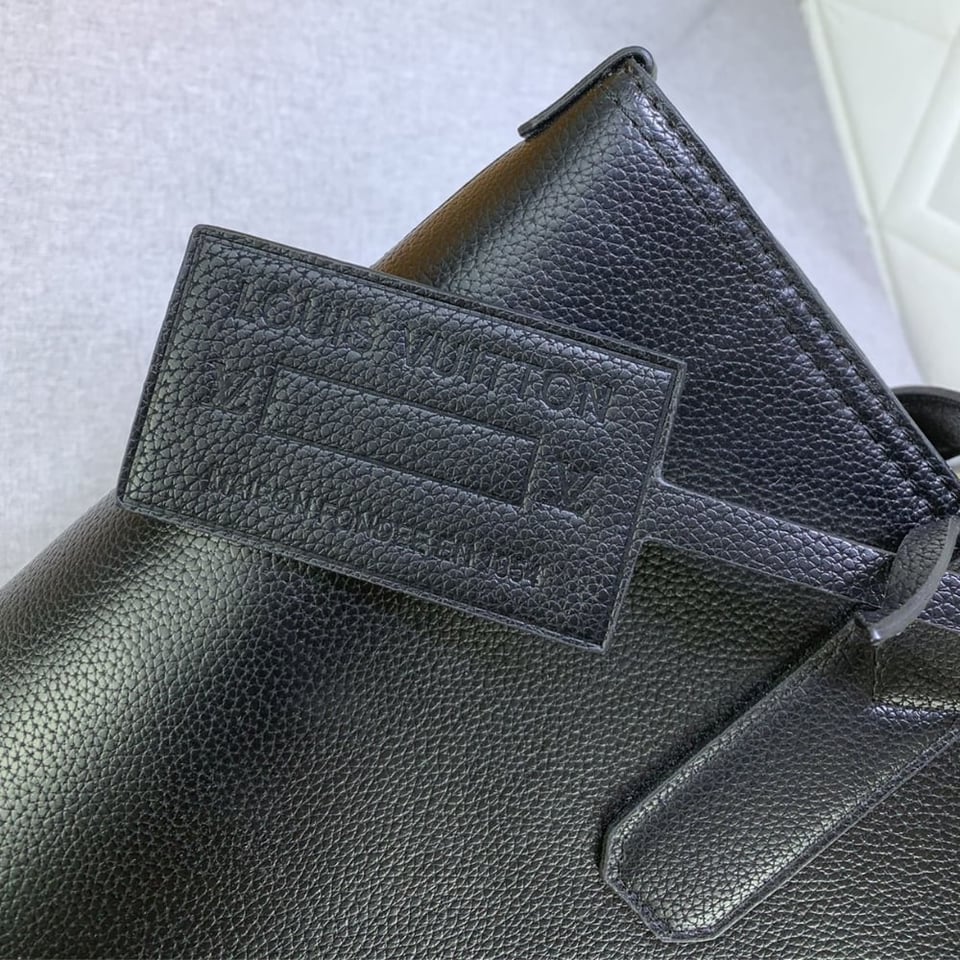 Louis Vuitton Pilot Tote Cowhide Leather Black 40Cm M24771 view 9