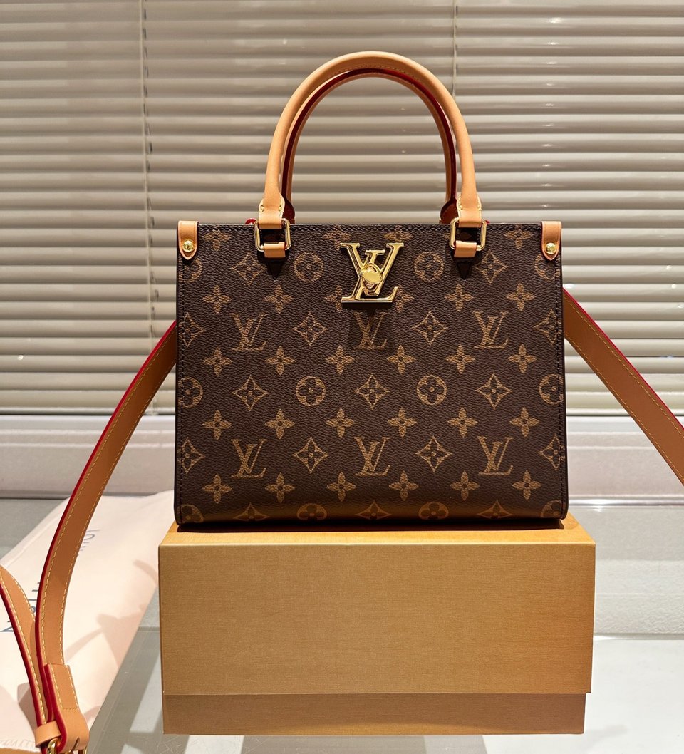 Louis Vuitton Lock Go Bag Monogram Canvas 25Cm view 3