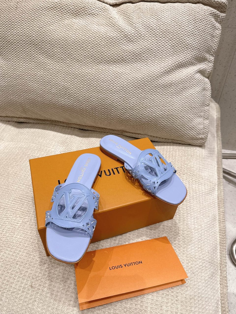 Louis Vuitton LV Isola Flat Mule Blue 1AGYQ6 view 10