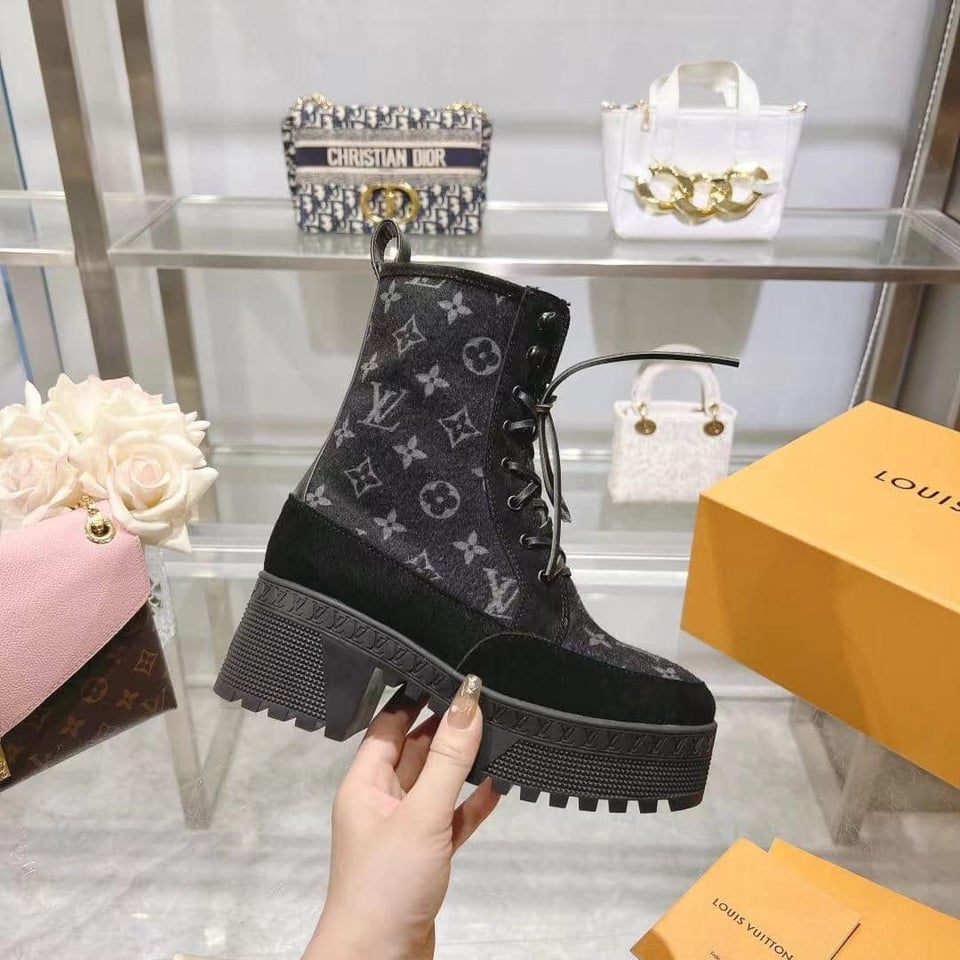 Louis Vuitton Laureate Platform Desert Boot Black 1Ac7M0 view 3
