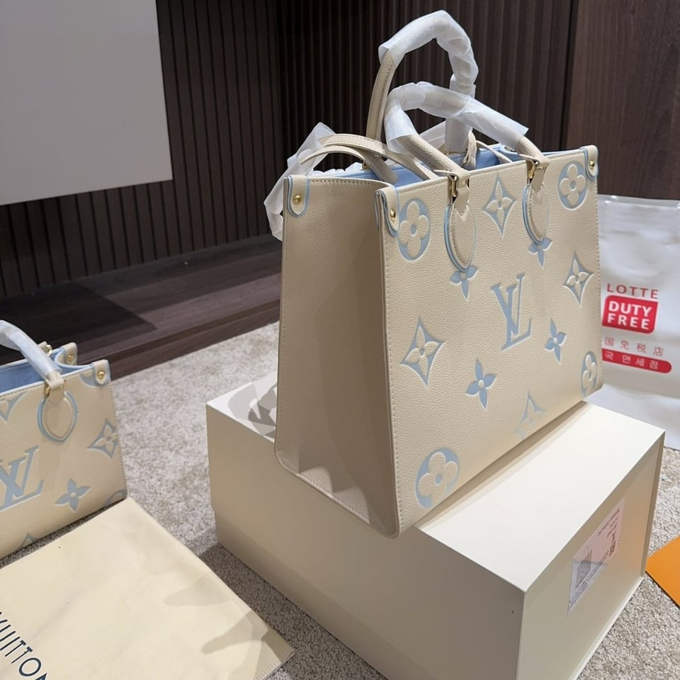 Louis Vuitton Onthego Pm Candy Blue 25Cm M46833 view 5
