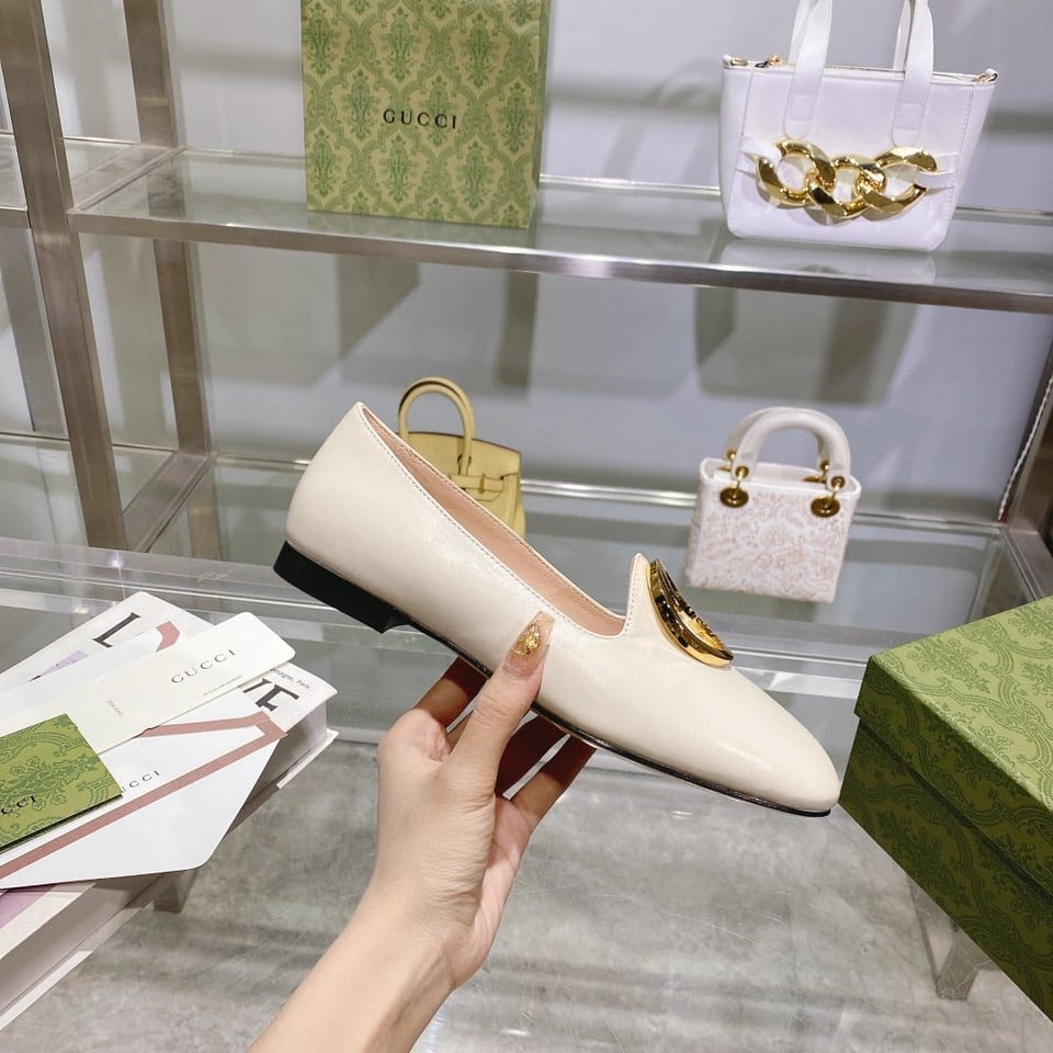 Gucci Logo Plaque Loafers White 723395 C9D00 9022 view 5