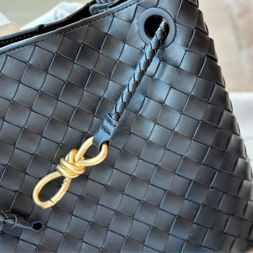 Bottega Veneta Andiamo Leather Top Handle Bag Black 25Cm view 8