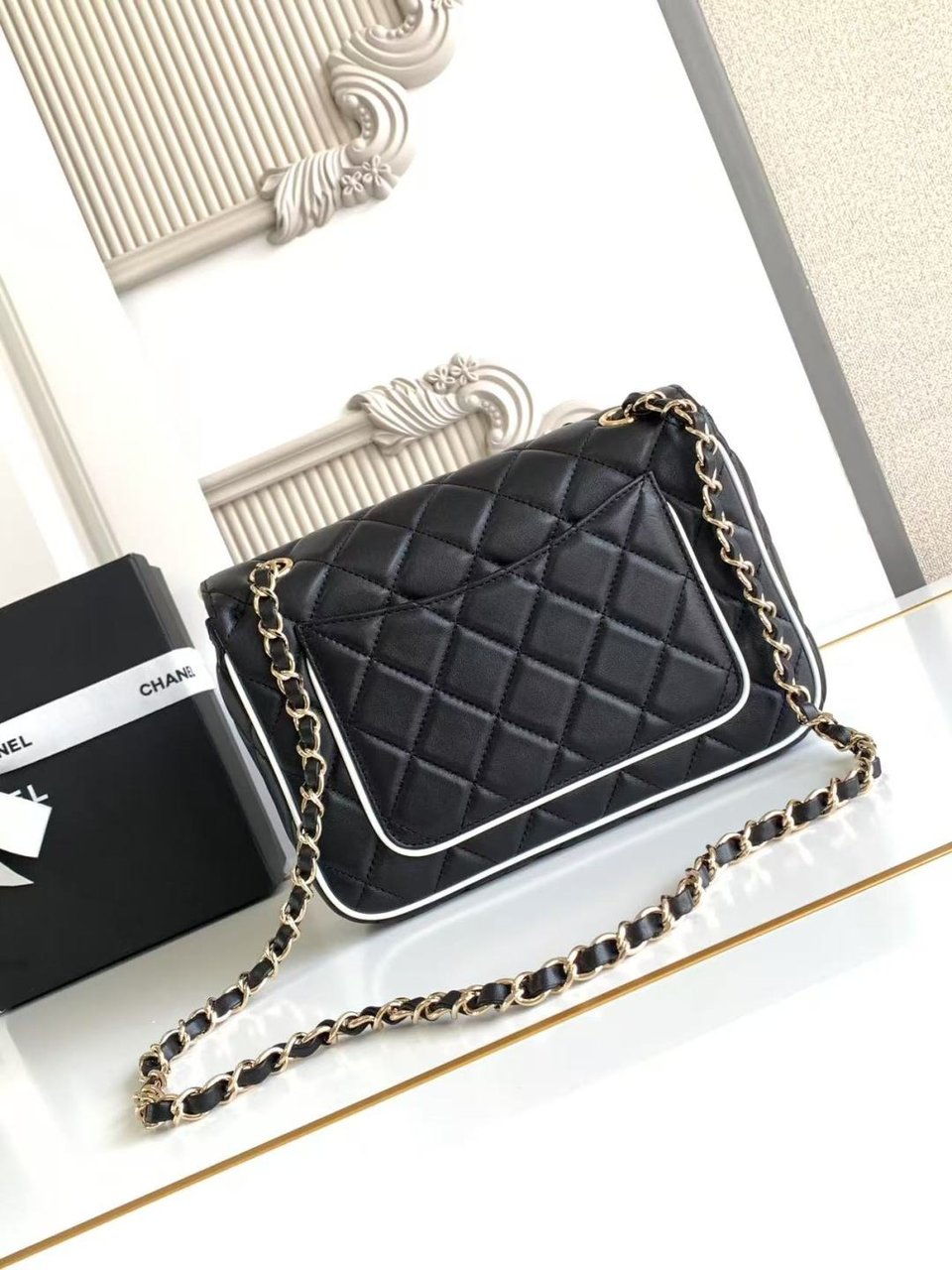 Chanel Small Graphic Frame Flap Bag Black 23cm view 4